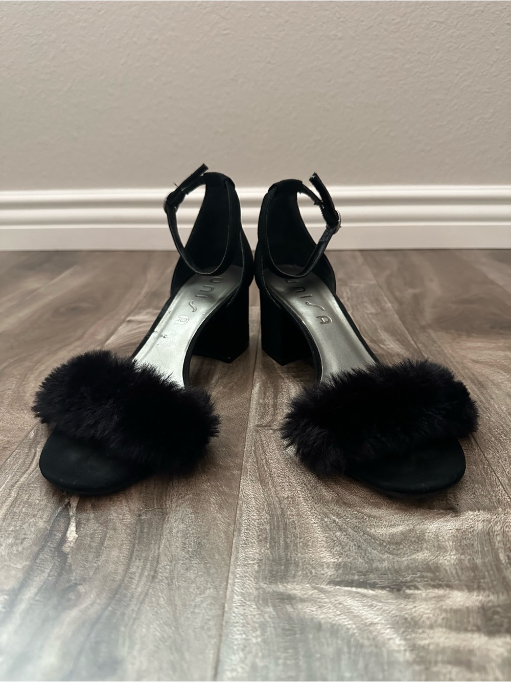 Unisa Women’s Black Faux Fur Block Heel Sandals Size 9M